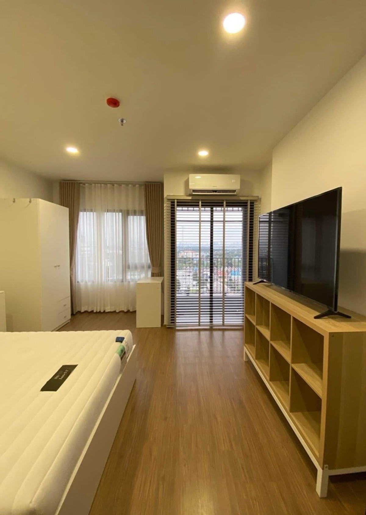 For RentCondoBang kae, Phetkasem : #R9679 🎉 210369 Condo for Rent: The LIVIN Phetkasem