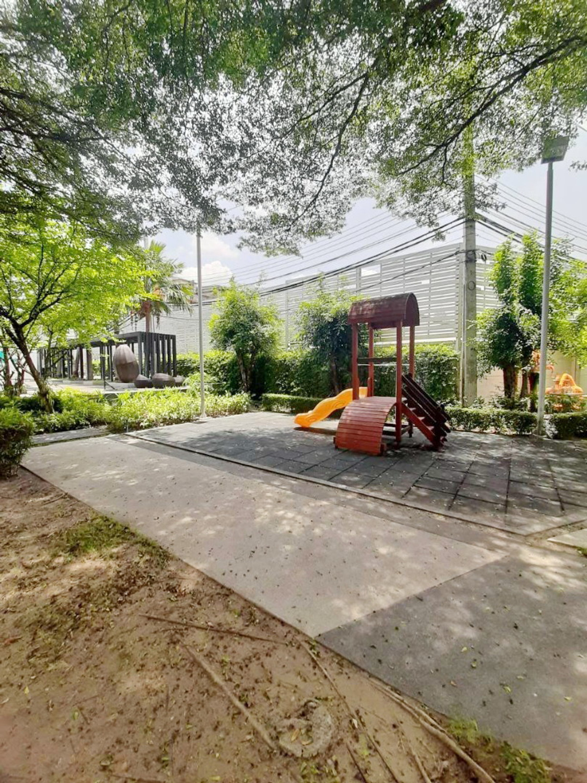 ให้เช่าทาวน์โฮมบางซื่อ วงศ์สว่าง เตาปูน : ให้เช่า บ้านทาวน์โฮมพร้อมเฟอร์นิเจอร์ บิ้วอิน หลังมุม หมู่บ้านฟลอร่าวงศ์สว่าง 