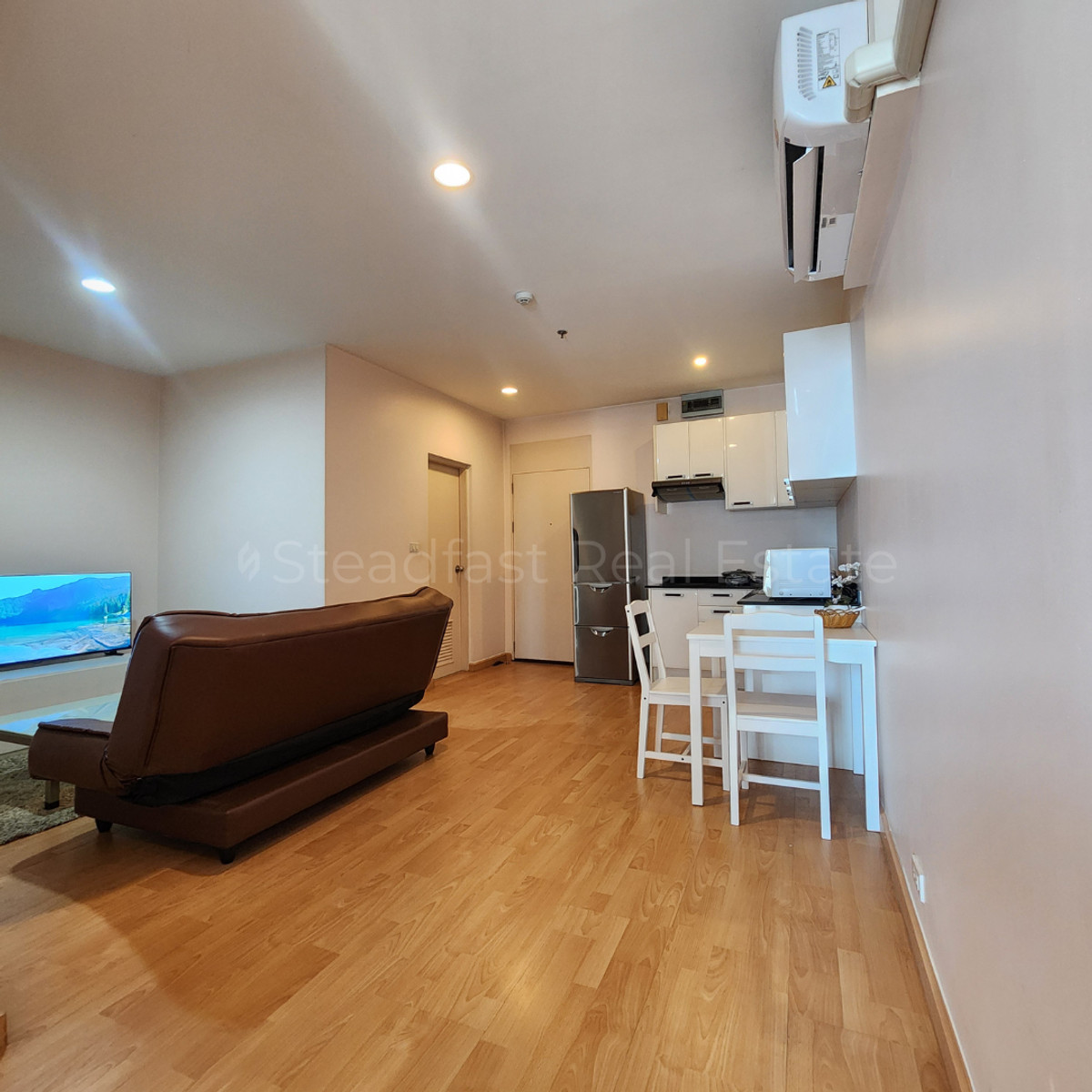 For RentCondoSathorn, Narathiwat : 🏙️ Condo for rent at Saint Louis Grand Terrace, only 120 meters from BTS Saint Louis. Convenient transportation in the heart of Sathorn.🚆🌳 LINE : @steadfastre 