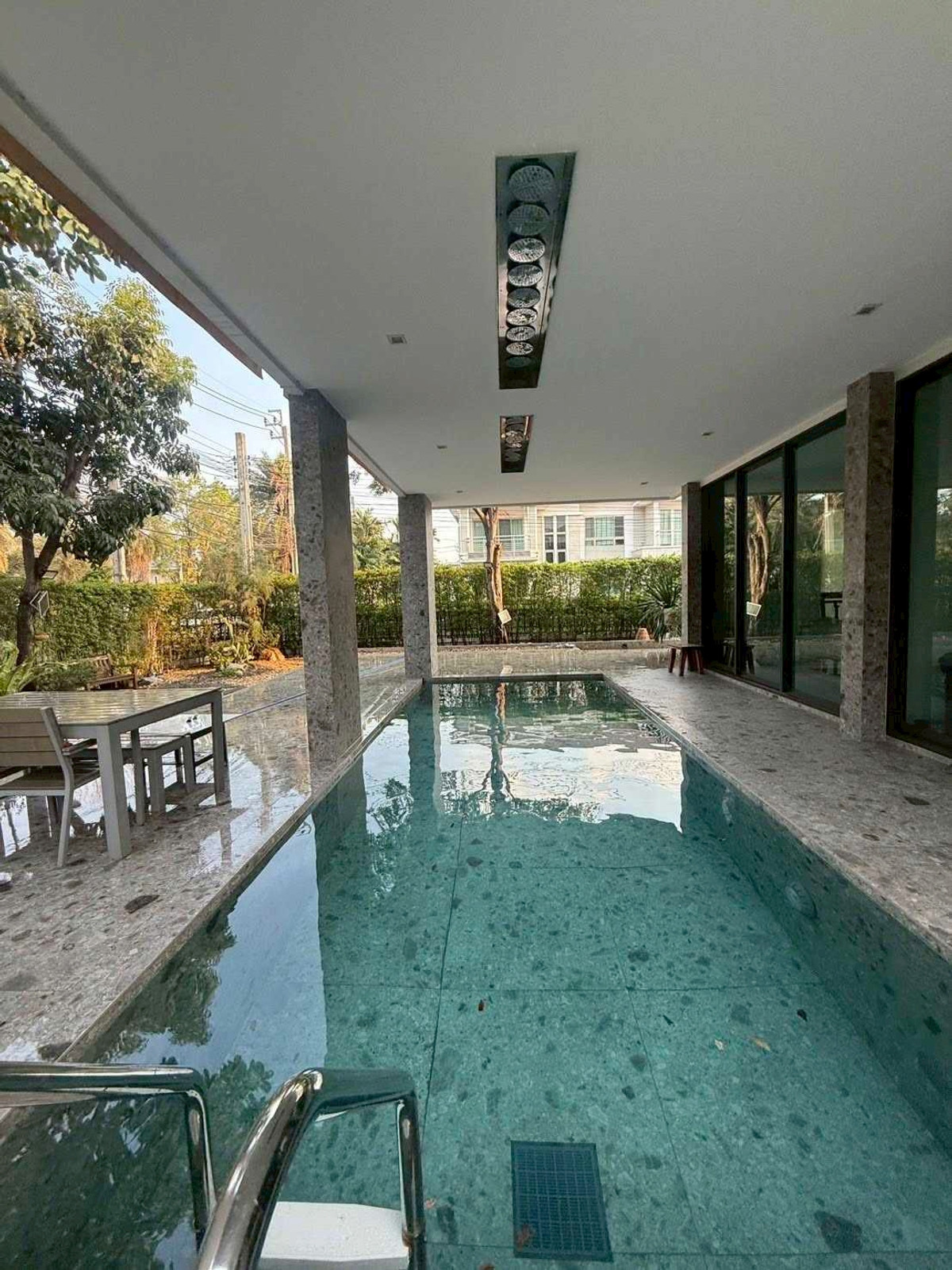 ให้เช่าบ้านลาดกระบัง สุวรรณภูมิ : ให้เช่าบ้าน Perfect Masterpiece ถ.มอเตอร์เวย์ Pool villa