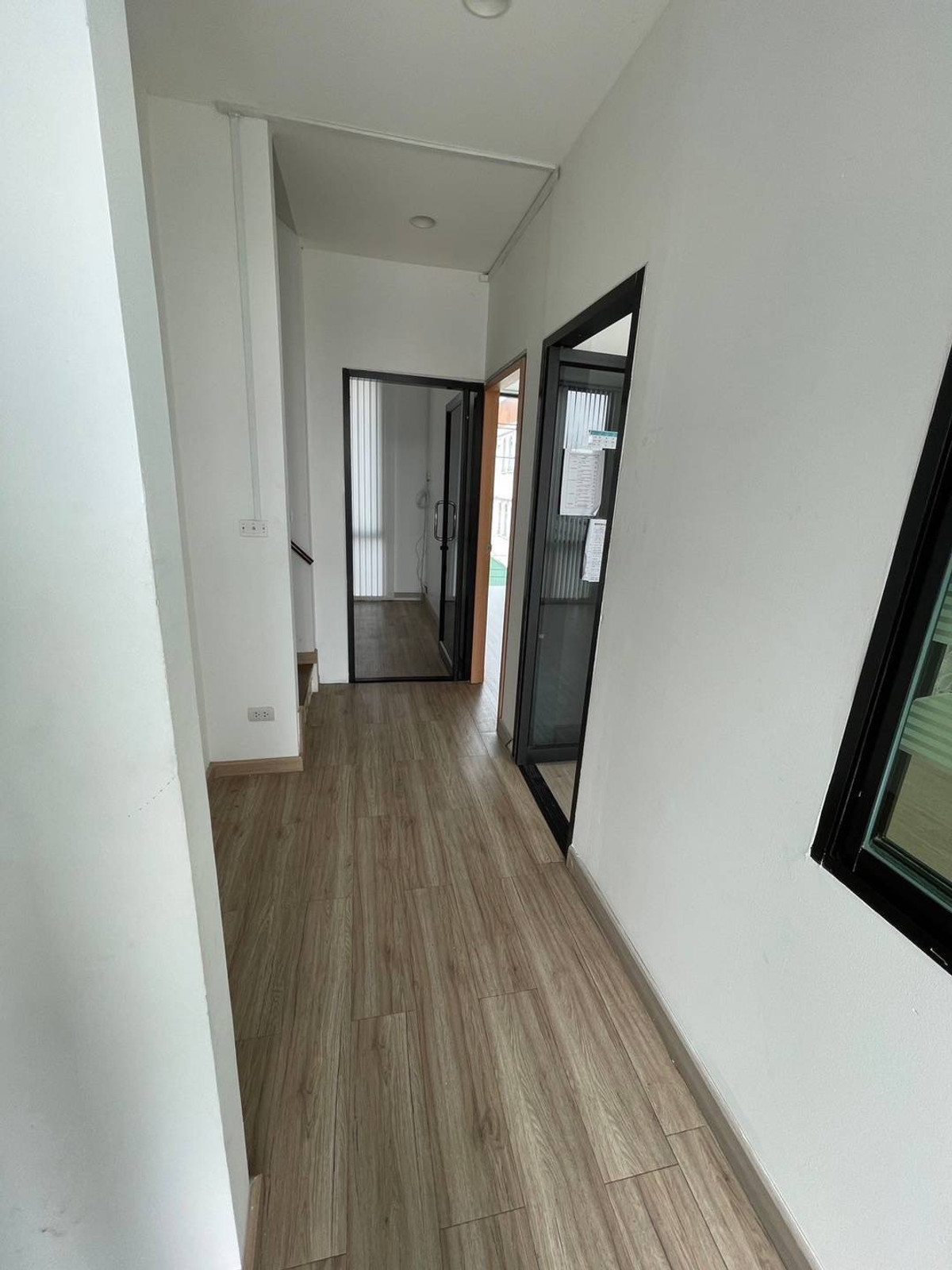 ให้เช่าอาคารพาณิชย์โชคชัย4 ลาดพร้าว71 : ให้เช่าอาคารพาณิชย์ ใกล้ รถไฟฟ้า โชคชัย 4 เพียง 2 นาที