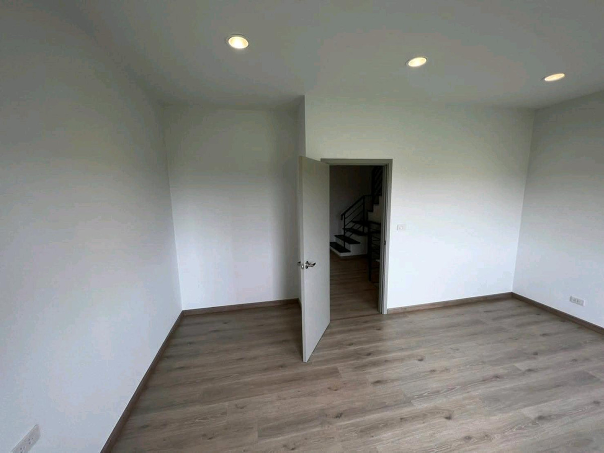 ให้เช่าทาวน์โฮมนวมินทร์ รามอินทรา : 🏡 ทาวน์โฮม 3 ชั้น หลังใหญ่ ติดถนนเมน ทำเลศักยภาพ ทำเลดี ใกล้ทางด่วน + รถไฟฟ้า เดินทางสะดวกสุดๆ