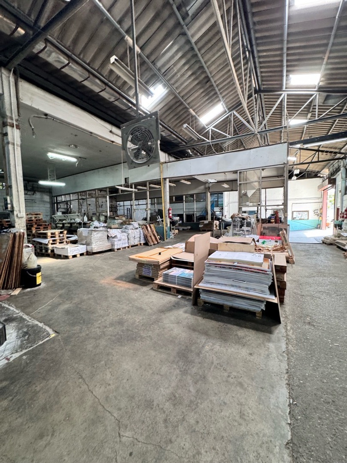 For SaleFactoryChokchai 4, Ladprao 71, Ladprao 48, : Land for sale with printing business, has factory certificate, Lat Phrao 80, area 291 sq m, through Mengjai Road