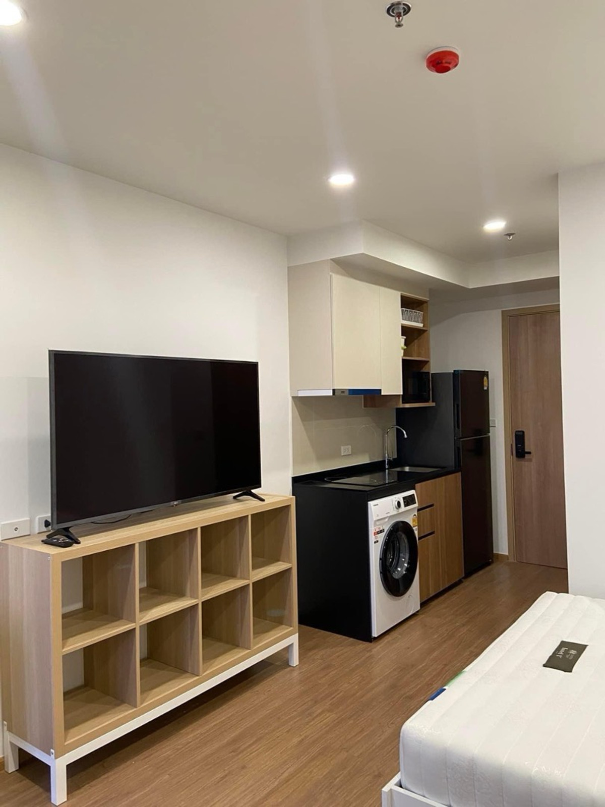 For RentCondoBang kae, Phetkasem : #R9679 🎉 210369 Condo for Rent: The LIVIN Phetkasem