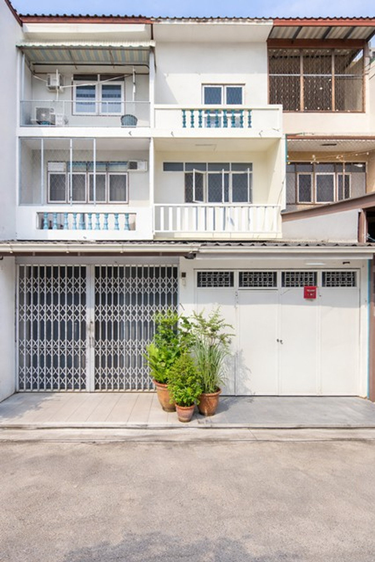 ให้เช่าทาวน์โฮมเลียบทางด่วนรามอินทรา : แฮปปี้แลนด์ เดอะมอลล์บางกะปิ ถ.ลาดพร้าว104-113 รพ.เวชธานี 300 ม.ทาวน์เฮาส์ 3 ชั้น 3นอน 2น้ำ 18ตร.ว.