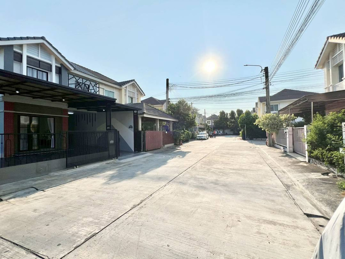 For SaleTownhomePattanakan, Srinakarin : 2-story townhome for sale, corner house, Pruksa Ville Village 50/2 Ramkhamhaeng (Soi Mistine), area 34.8 square meters, 4 bedrooms, Rat Phatthana Subdistrict, Saphan Sung District, Bangkok.