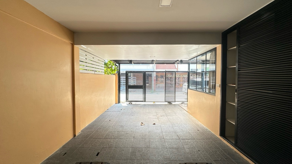 ให้เช่าบ้านสุขุมวิท อโศก ทองหล่อ : บ้านเดี่ยวทำเลเอกมัย ให้เช่า 3 ห้องนอน  house for rent ekamai 12