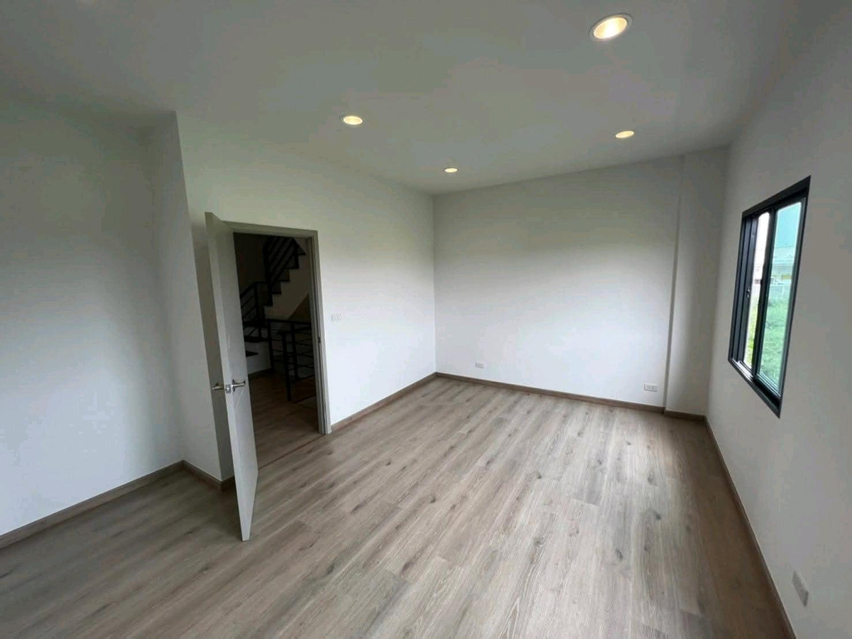 ให้เช่าทาวน์โฮมนวมินทร์ รามอินทรา : 🏡 ทาวน์โฮม 3 ชั้น หลังใหญ่ ติดถนนเมน ทำเลศักยภาพ ทำเลดี ใกล้ทางด่วน + รถไฟฟ้า เดินทางสะดวกสุดๆ