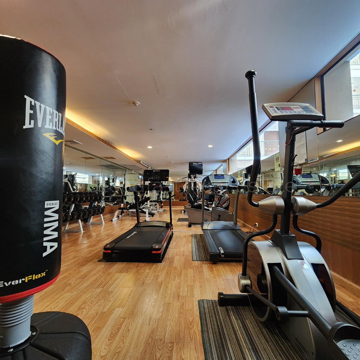 ให้เช่าคอนโดสีลม ศาลาแดง บางรัก : 🏙️ ให้เช่าคอนโดสีลม ซิตี้ รีสอร์ท เดินทางสะดวก ใกล้ BTS / MRT🚆🌳 LINE : @steadfastre