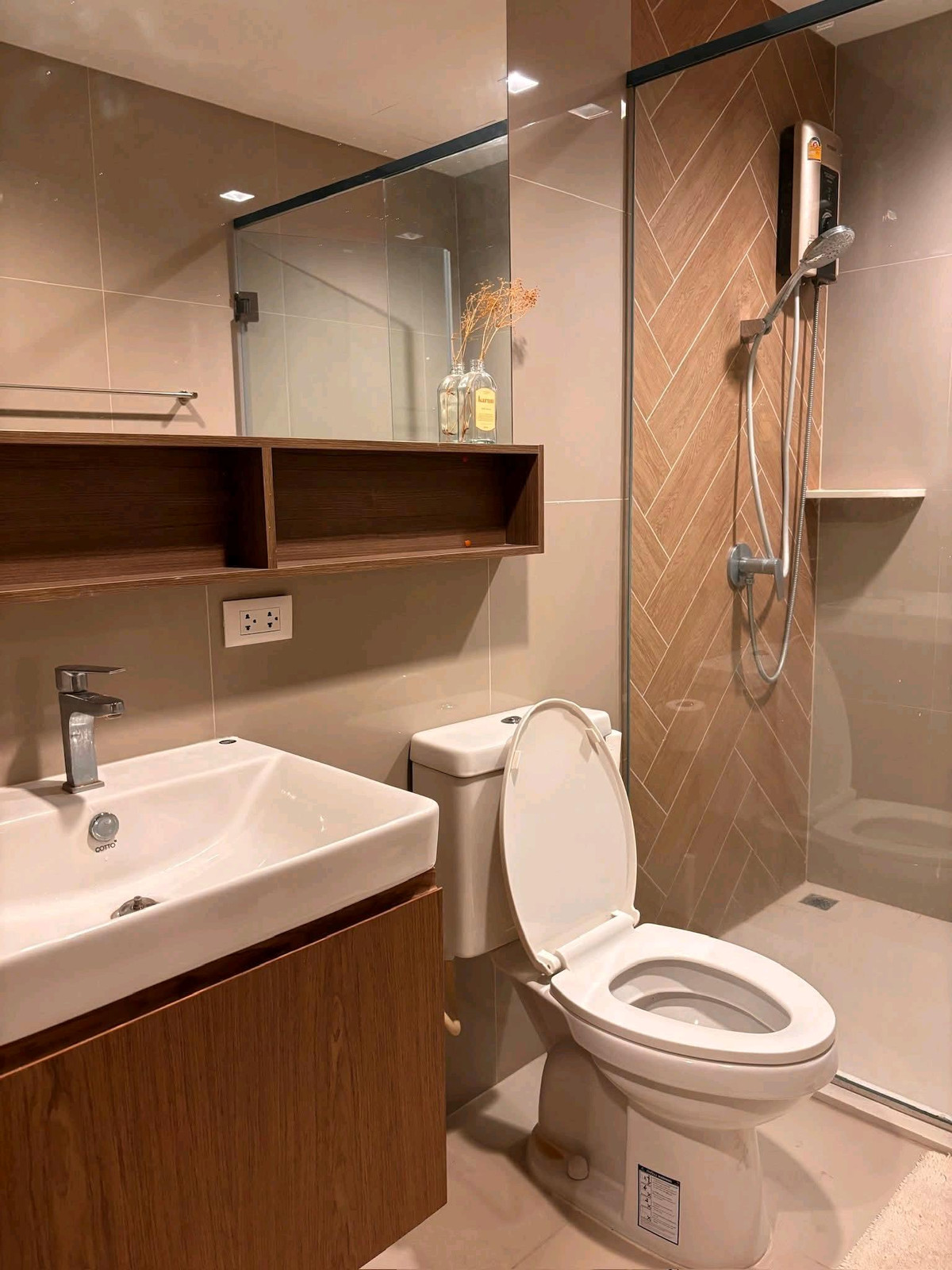 For RentCondoLadprao, Central Ladprao : 🚇 Near MRT Phaholyothin 
 The Line Phaholyothin Park (The Line Phaholyothin Park) 🌿✨ 
 Beautiful condo, good location, near the BTS, room ready to move in, make an appointment to view!