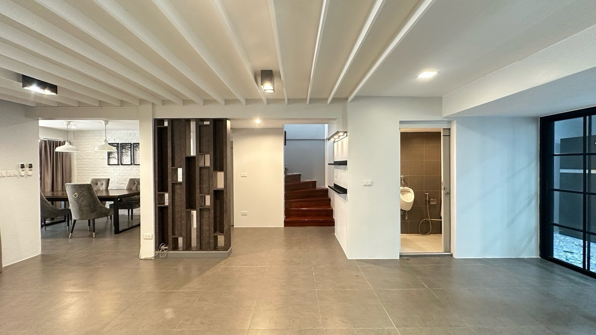 ให้เช่าบ้านสุขุมวิท อโศก ทองหล่อ : บ้านเดี่ยวทำเลเอกมัย ให้เช่า 3 ห้องนอน  house for rent ekamai 12