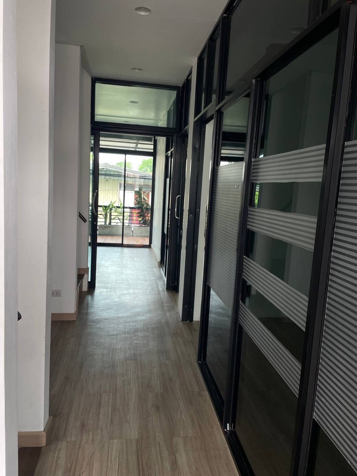 ให้เช่าอาคารพาณิชย์โชคชัย4 ลาดพร้าว71 : ให้เช่าอาคารพาณิชย์ ใกล้ รถไฟฟ้า โชคชัย 4 เพียง 2 นาที