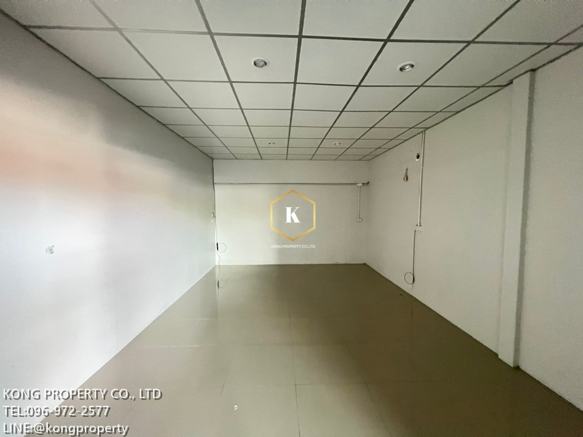 For RentWarehouseNonthaburi, Bang Yai, Bangbuathong : Warehouse for rent, Bang Yai, Nonthaburi, area 228 sq m, trailer, 40 foot van available.