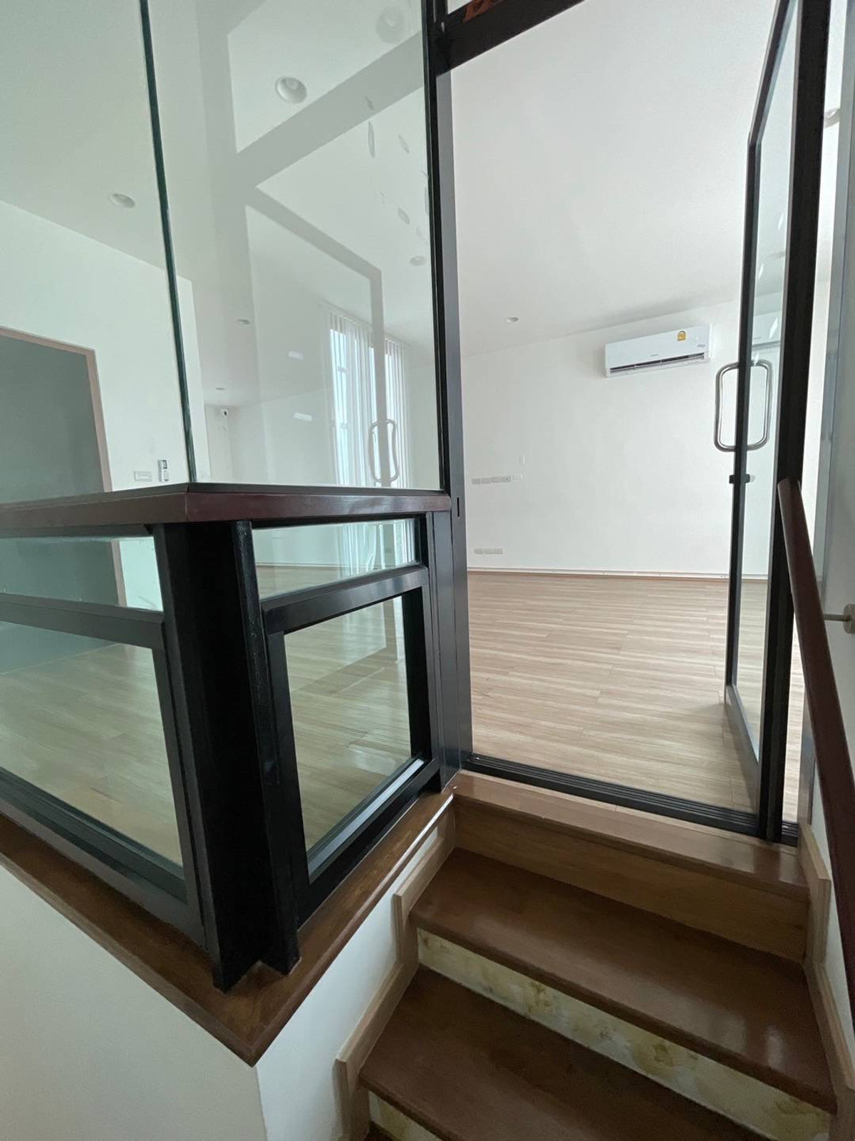 ให้เช่าอาคารพาณิชย์โชคชัย4 ลาดพร้าว71 : ให้เช่าอาคารพาณิชย์ ใกล้ รถไฟฟ้า โชคชัย 4 เพียง 2 นาที