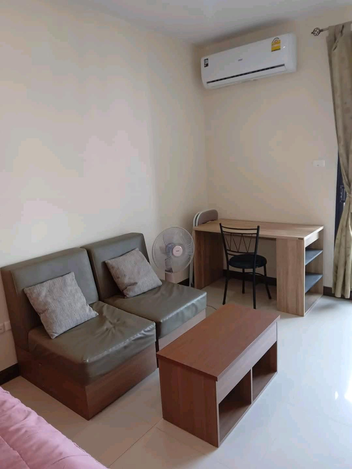 For RentCondoRatchathewi,Phayathai : Prime location near BTS Ratchathewi, convenient travel, near Siam, Fully Furnished, ready to move in immediately.