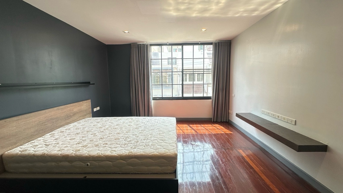 ให้เช่าบ้านสุขุมวิท อโศก ทองหล่อ : บ้านเดี่ยวทำเลเอกมัย ให้เช่า 3 ห้องนอน  house for rent ekamai 12