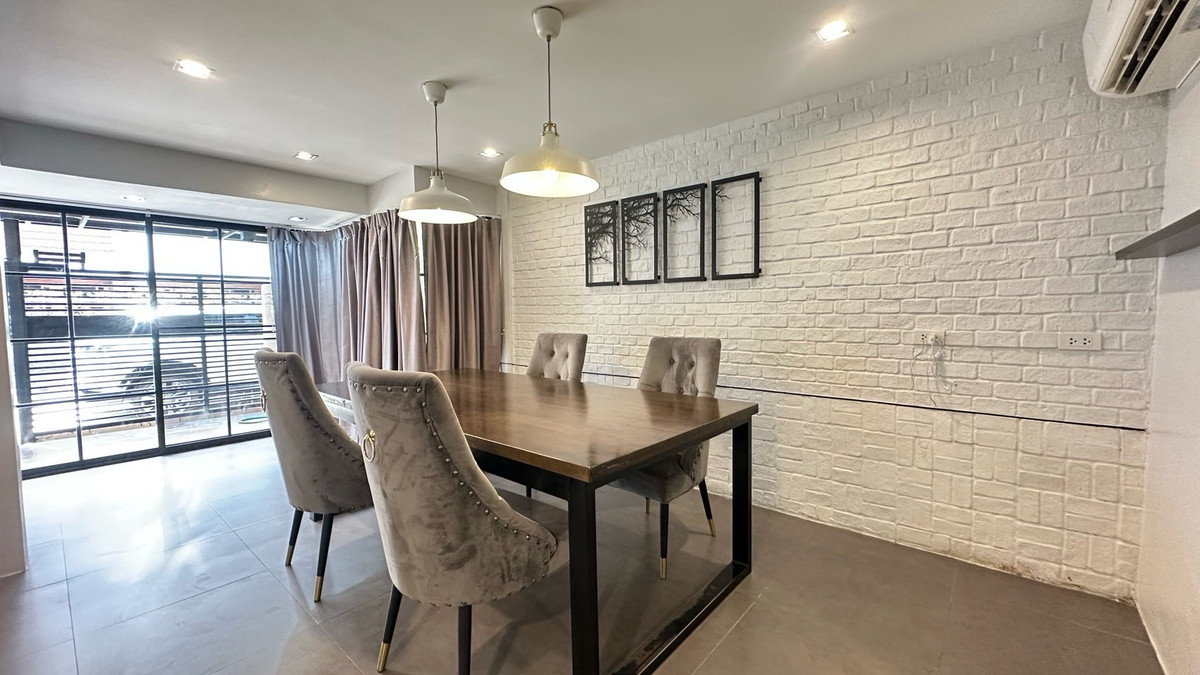 ให้เช่าบ้านสุขุมวิท อโศก ทองหล่อ : บ้านเดี่ยวทำเลเอกมัย ให้เช่า 3 ห้องนอน  house for rent ekamai 12