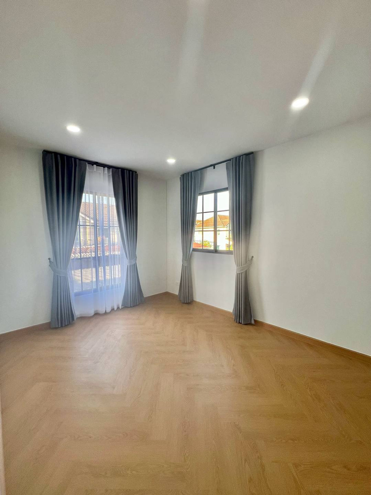 For SaleTownhomePattanakan, Srinakarin : 2-story townhome for sale, corner house, Pruksa Ville Village 50/2 Ramkhamhaeng (Soi Mistine), area 34.8 square meters, 4 bedrooms, Rat Phatthana Subdistrict, Saphan Sung District, Bangkok.