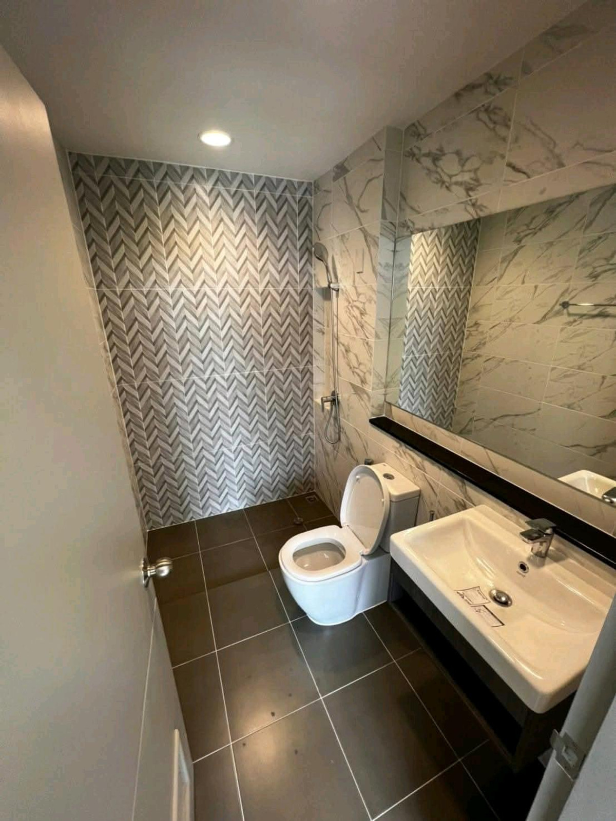 ให้เช่าทาวน์โฮมนวมินทร์ รามอินทรา : 🏡 ทาวน์โฮม 3 ชั้น หลังใหญ่ ติดถนนเมน ทำเลศักยภาพ ทำเลดี ใกล้ทางด่วน + รถไฟฟ้า เดินทางสะดวกสุดๆ