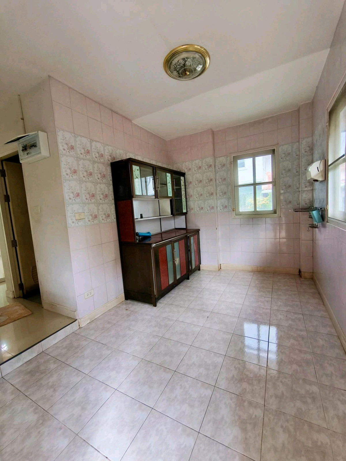 ให้เช่าบ้านนนทบุรี บางใหญ่ บางบัวทอง : 🔥 บ้านหัวมุมหายาก! พื้นที่เยอะ อยู่สบาย เหมาะสำหรับครอบครัว หรือทำโฮมออฟฟิศ “บ้านหัวมุม” พื้นที่กว้าง อยู่สบาย บรรยากาศดี 