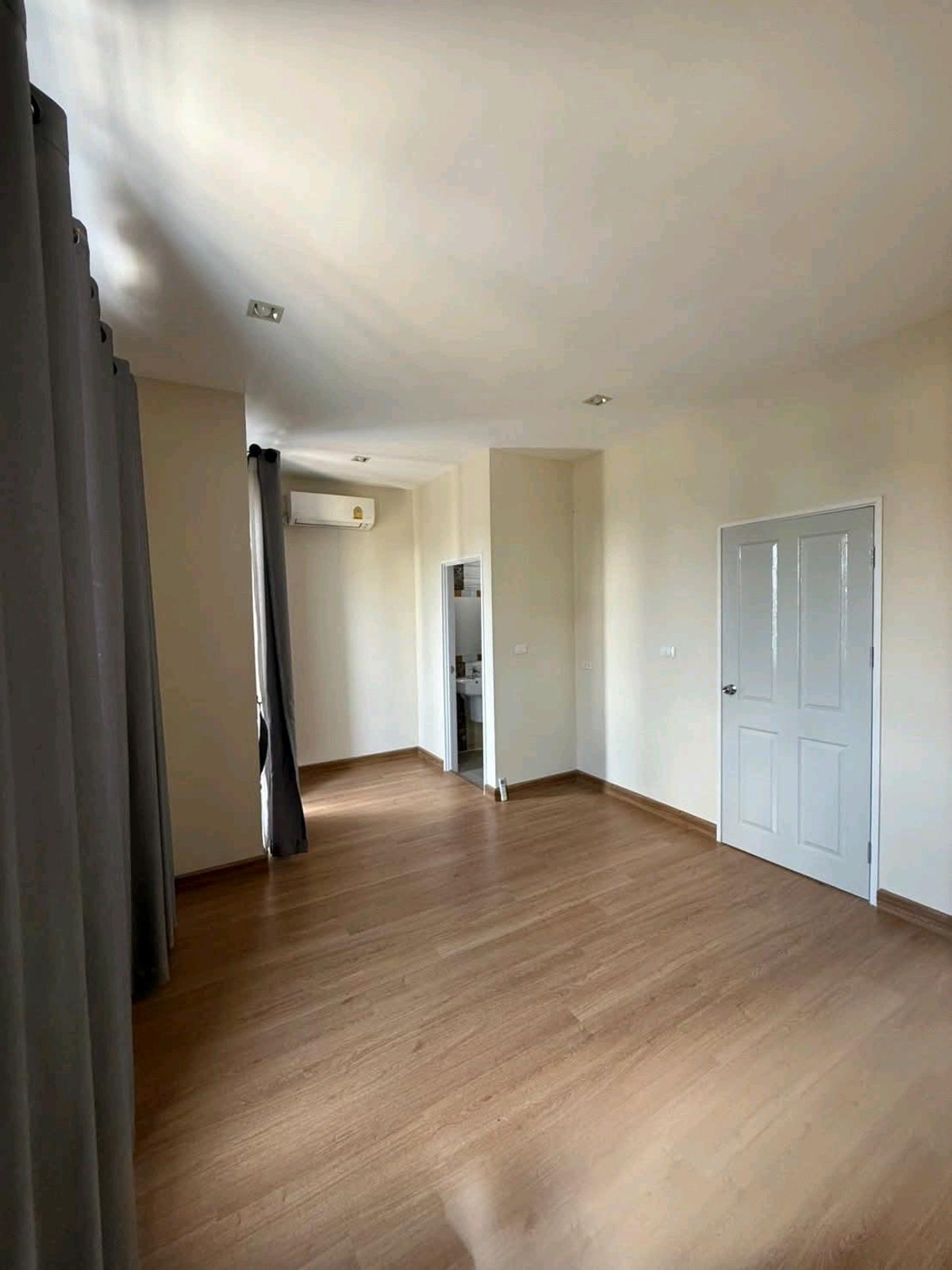 For RentTownhomeSamut Prakan,Samrong : ✨ Location Sukhumvit 76, close to the city, convenient travel, can enter and exit many routes ✨