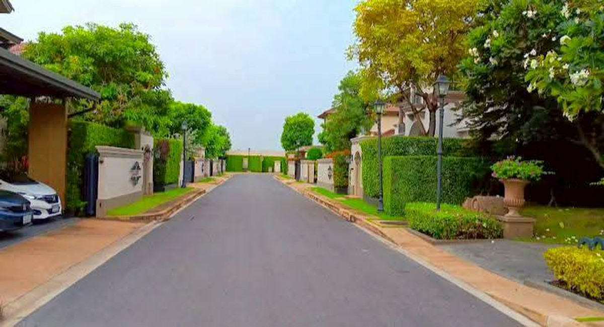 บ้านวิภาวดี ดอนเมือง หลักสี่ : เช่า/ขาย💜 บ้านหรู นันทวัน รามอินทรา–พหลฯ 50 ( Nantawan Ramintra-Phahol 50 ) หลังมุม พร้อมอยู่ ขนาด 108 ตารางวา 4 ห้องนอน แขวงท่าแร้ง เขตบางเขน กรุงเทพมหานคร