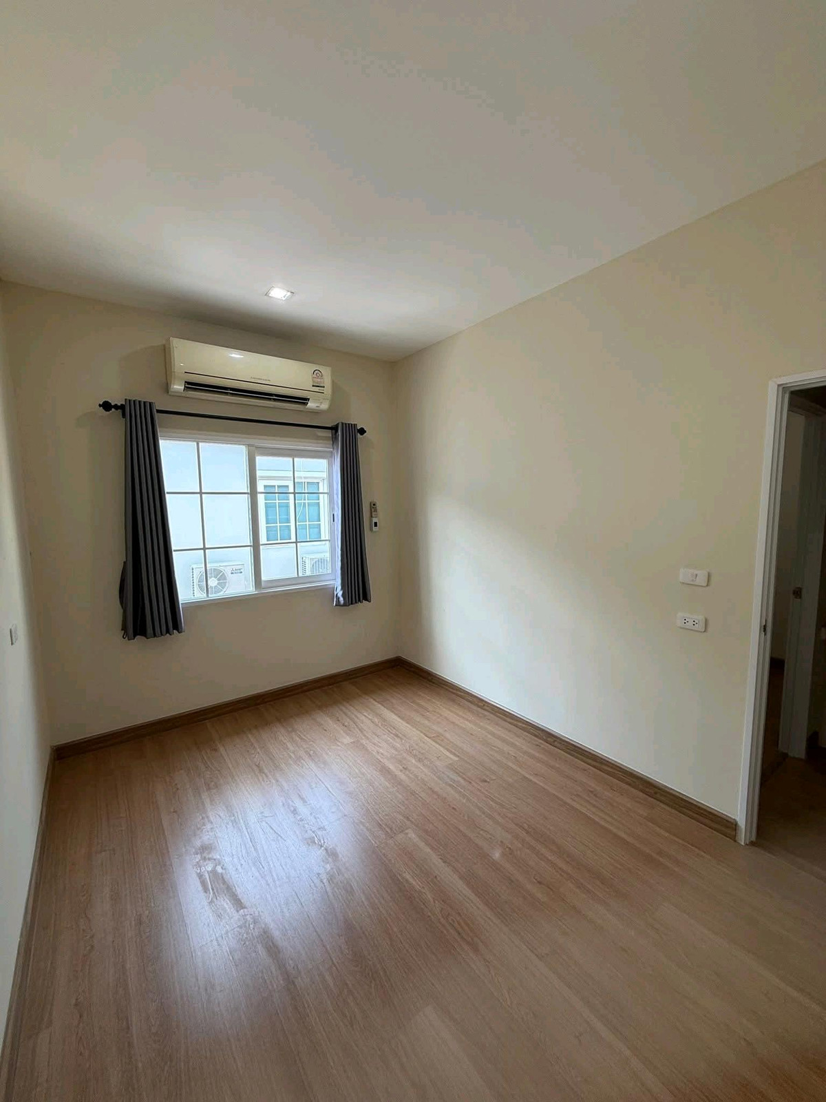 For RentTownhomeSamut Prakan,Samrong : ✨ Location Sukhumvit 76, close to the city, convenient travel, can enter and exit many routes ✨