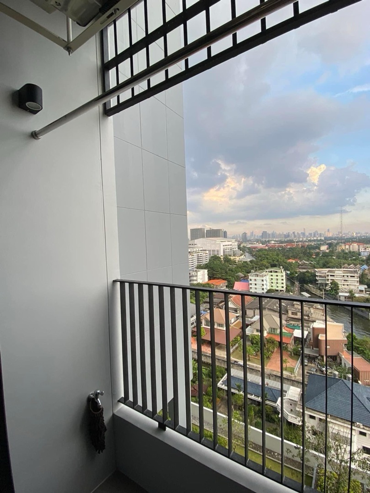 For RentCondoBang kae, Phetkasem : #R9679 🎉 210369 Condo for Rent: The LIVIN Phetkasem
