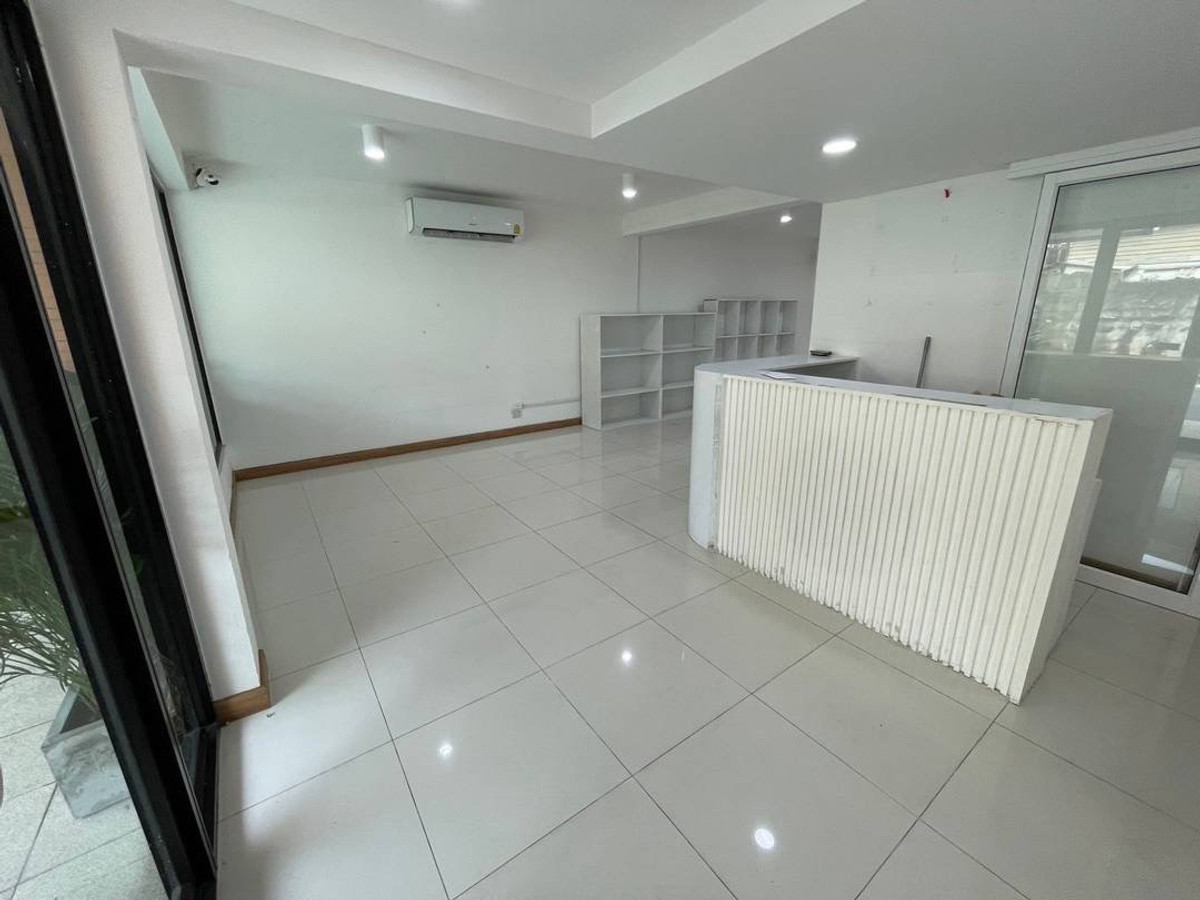 ให้เช่าอาคารพาณิชย์โชคชัย4 ลาดพร้าว71 : ให้เช่าอาคารพาณิชย์ ใกล้ รถไฟฟ้า โชคชัย 4 เพียง 2 นาที