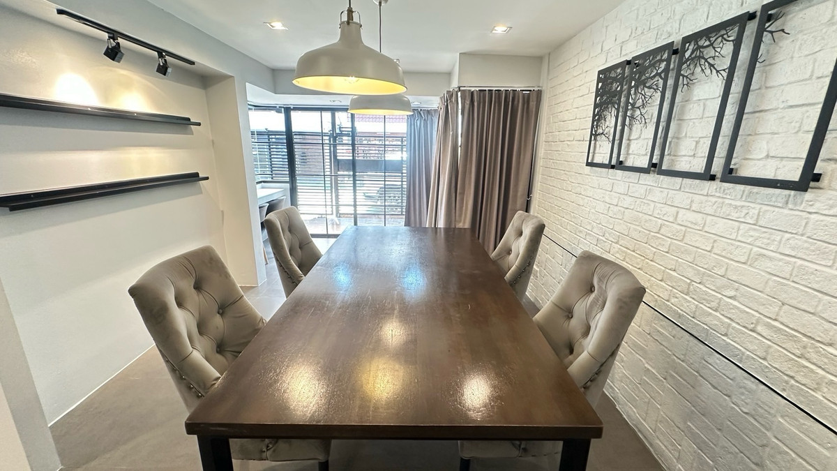 ให้เช่าบ้านสุขุมวิท อโศก ทองหล่อ : บ้านเดี่ยวทำเลเอกมัย ให้เช่า 3 ห้องนอน  house for rent ekamai 12