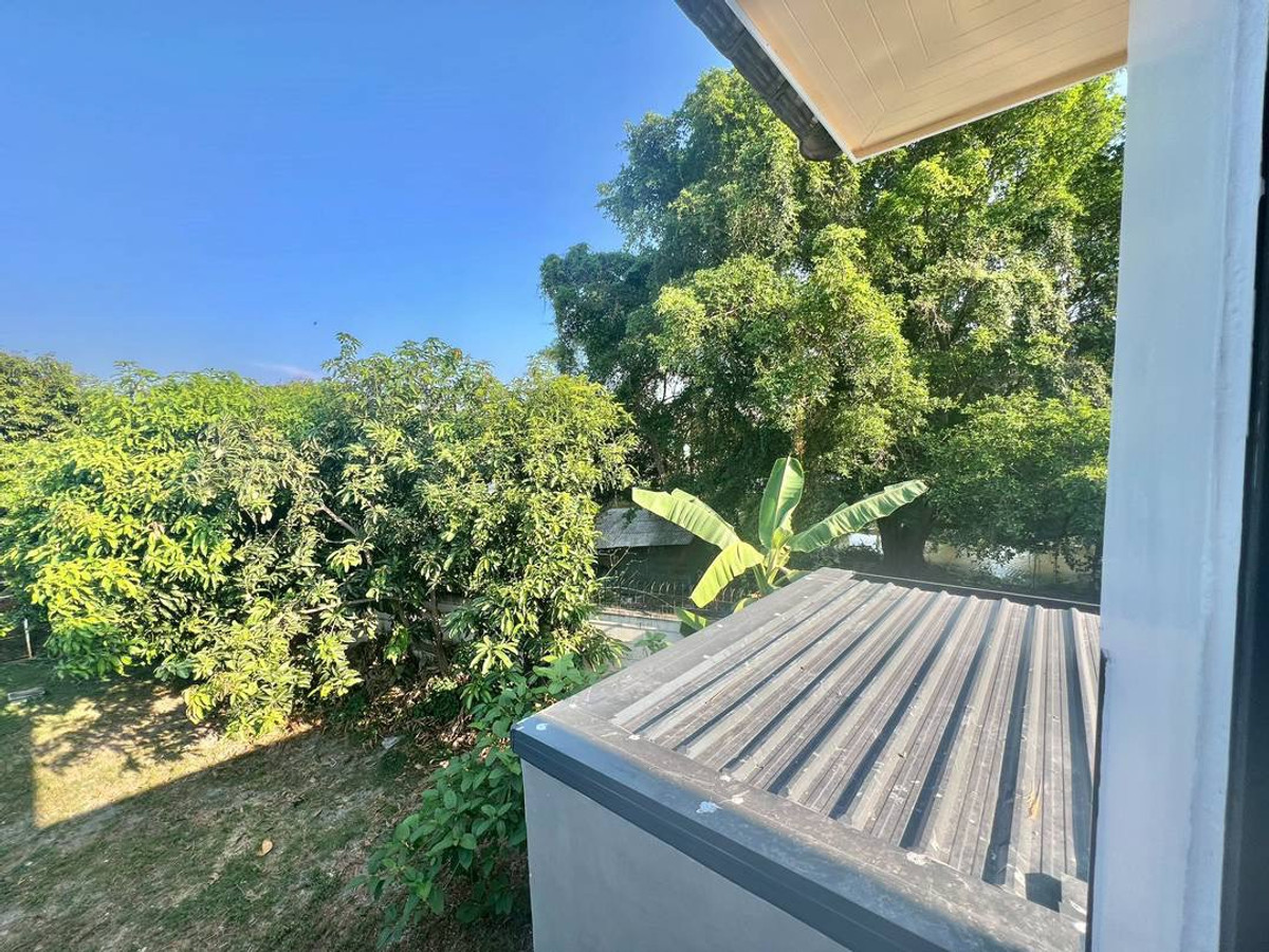 For SaleTownhomePattanakan, Srinakarin : 2-story townhome for sale, corner house, Pruksa Ville Village 50/2 Ramkhamhaeng (Soi Mistine), area 34.8 square meters, 4 bedrooms, Rat Phatthana Subdistrict, Saphan Sung District, Bangkok.