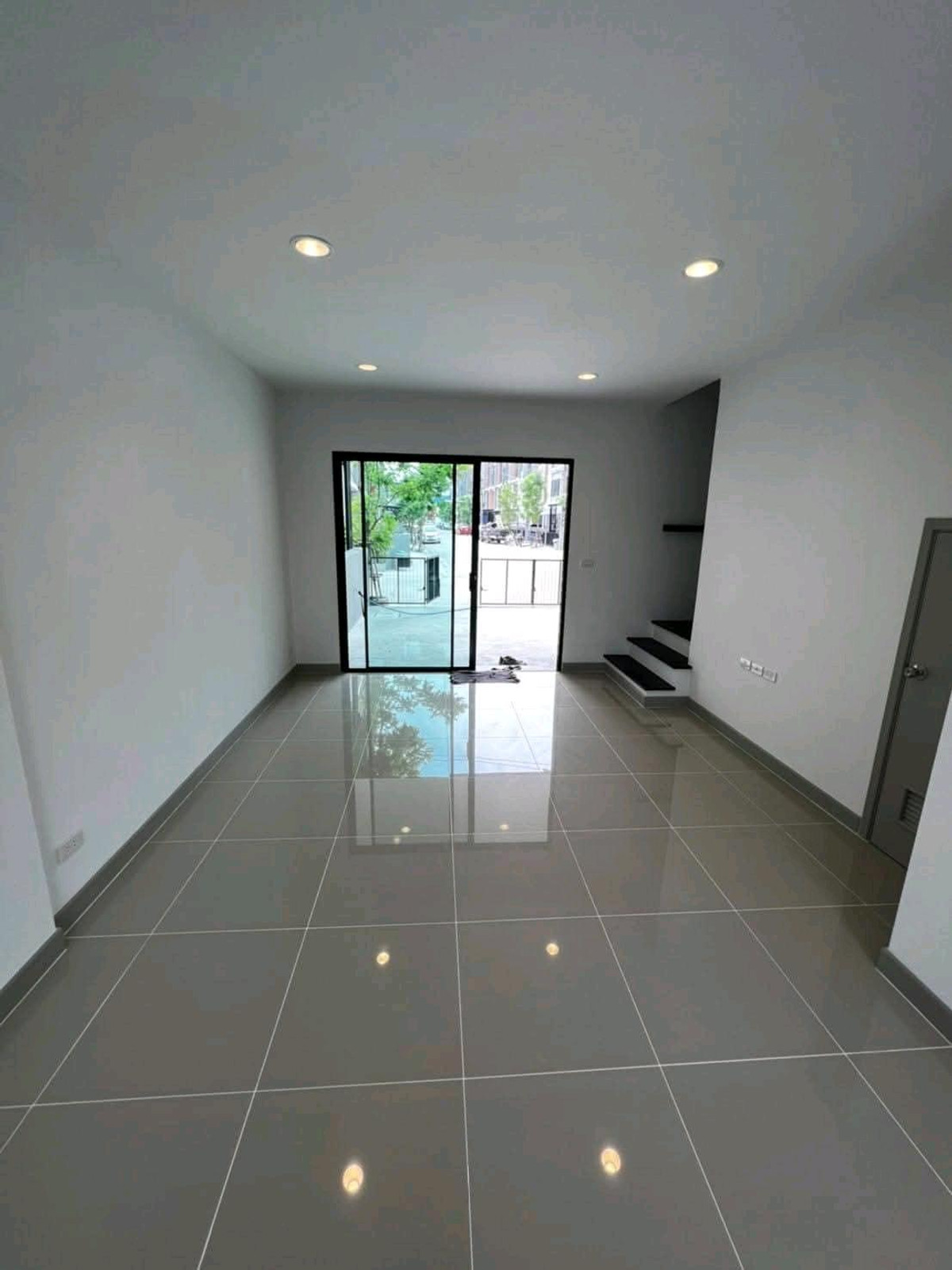 ให้เช่าทาวน์โฮมนวมินทร์ รามอินทรา : 🏡 ทาวน์โฮม 3 ชั้น หลังใหญ่ ติดถนนเมน ทำเลศักยภาพ ทำเลดี ใกล้ทางด่วน + รถไฟฟ้า เดินทางสะดวกสุดๆ