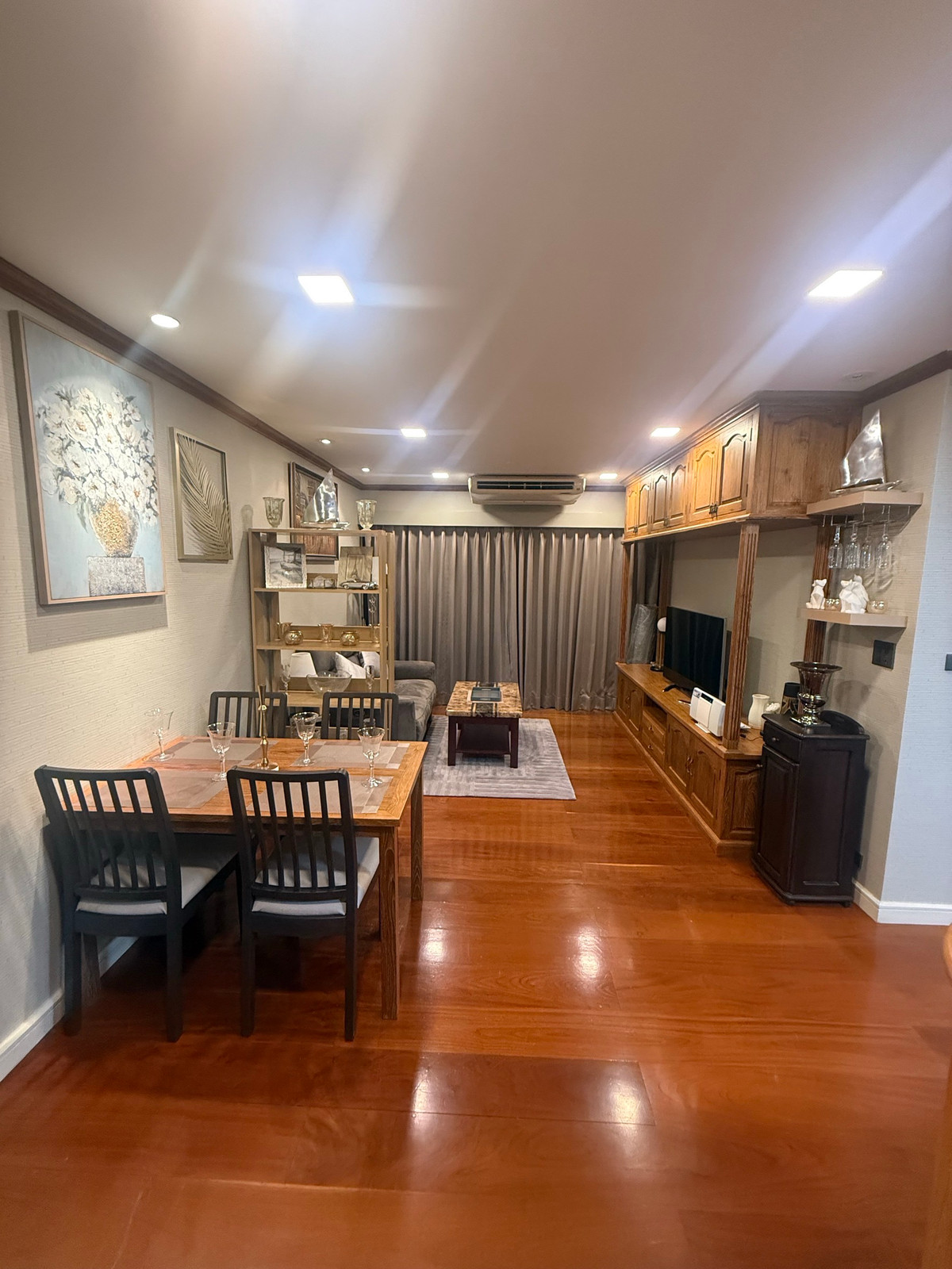 For RentCondoSathorn, Narathiwat : For rent, Sathorn Gardens, new room, 2 bedrooms, beautiful, cheap, ready to move in, near MRT Lumpini. Interested, contact Line @841qqlnr