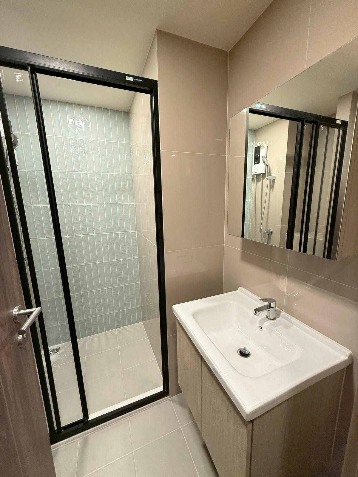 For RentCondoSamut Prakan,Samrong : 🐾🌇 Brand new room with open views, top floor @ THE MUVE Sukhumvit 107 🚆✨ Pet-friendly + free shuttle bus to BTS Bearing — convenient,ครบ everything in one place! 🐶💨