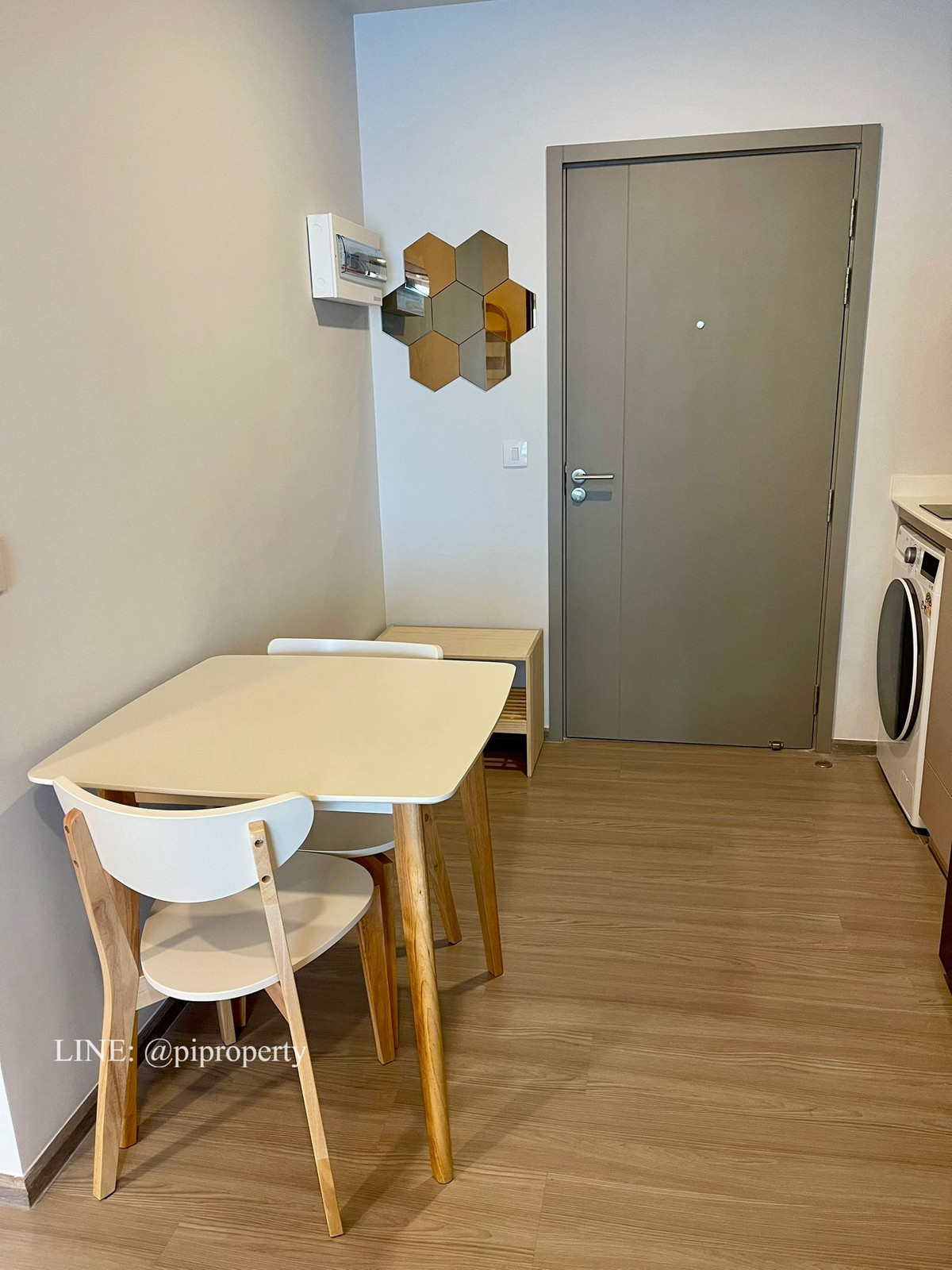 For RentCondoKhlongtoei, Kluaynamthai : Fully furnished 1 Bed unit for rent in Aspire Rama 4. Sukhumvit BTS Phra Khanong - Rama 4 living area. Nice deco and ready to move in. 