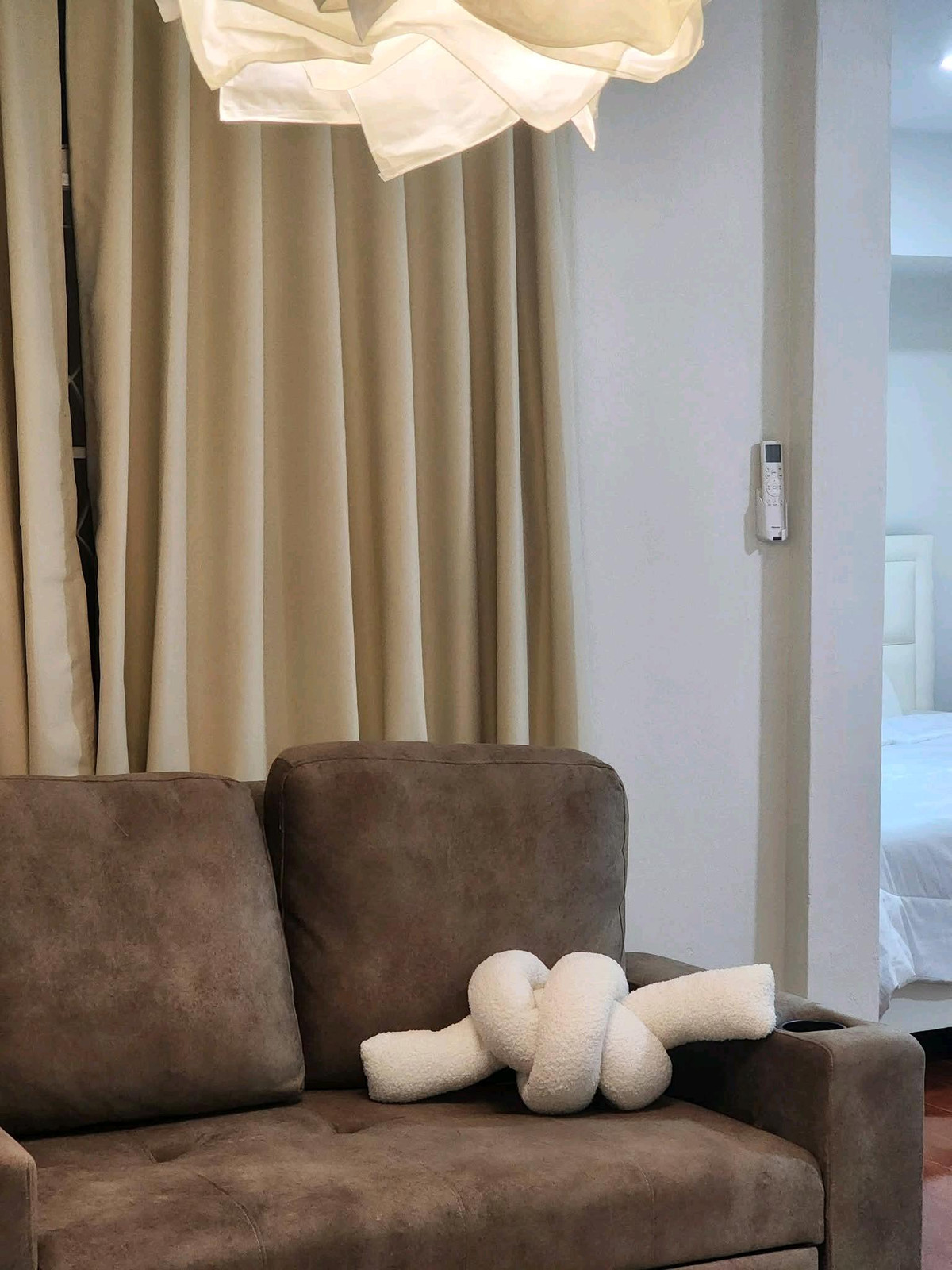 For RentHouseRatchadapisek, Huaikwang, Suttisan : 2-story detached house for rent, luxury level in the heart of Huai Khwang 🛏️ 6 bedrooms 
 🚿 4 bathrooms, near MRT Huai Khwang, furniture & electrical appliances, fully furnished, ready to move in 🛏️ 
 ▪️ Complete electrical appliances ⚡