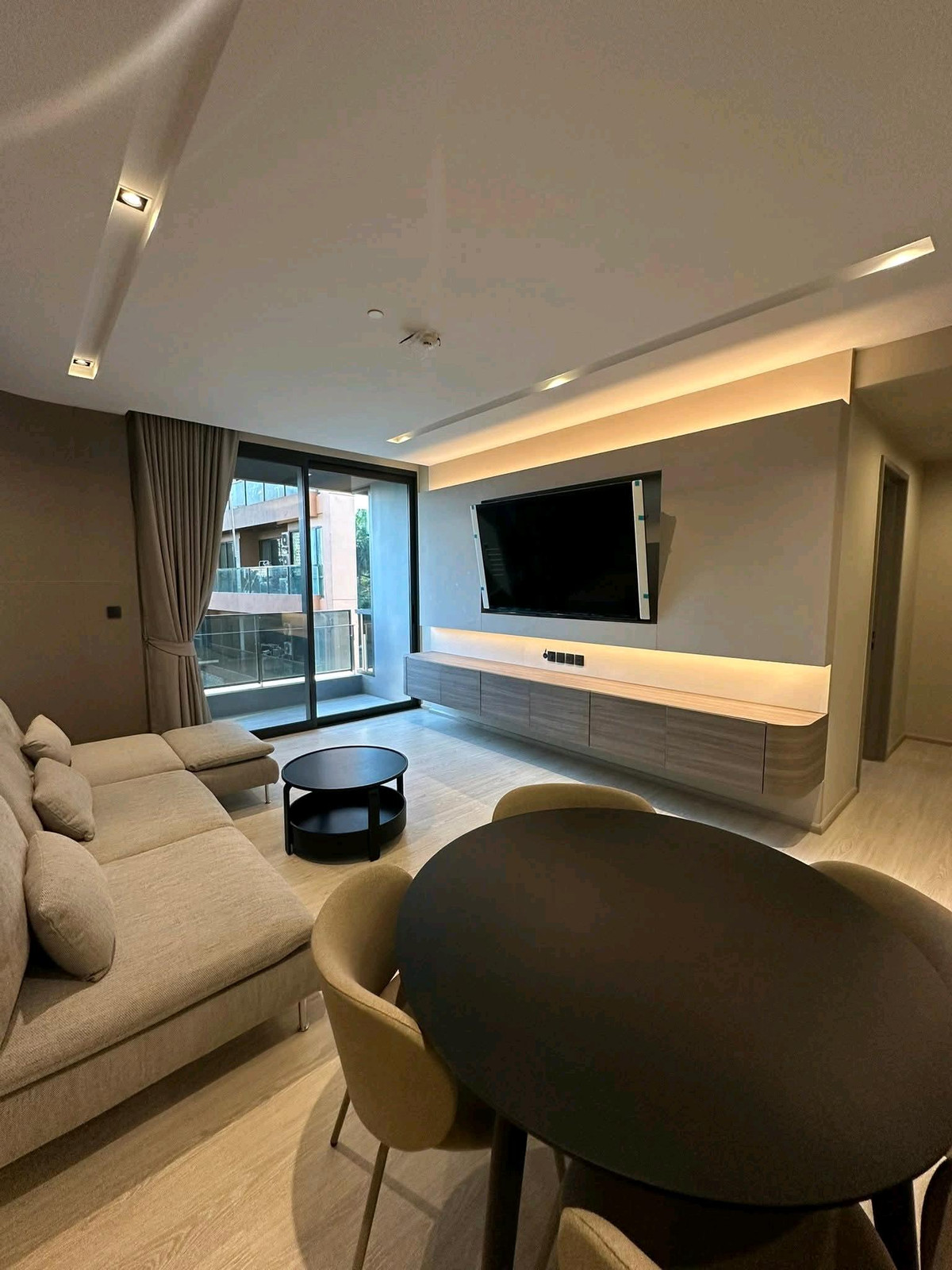 ให้เช่าคอนโดสุขุมวิท อโศก ทองหล่อ : The Room 38 – Ultra Luxury Condo ใจกลางทองหล่อ ✨
💎 คอนโดหรูระดับ Ultra Luxury บนทำเล Prime ย่านทองหล่อ ใกล้ทุกไลฟ์สไตล์ พร้อมเข้าอยู่!