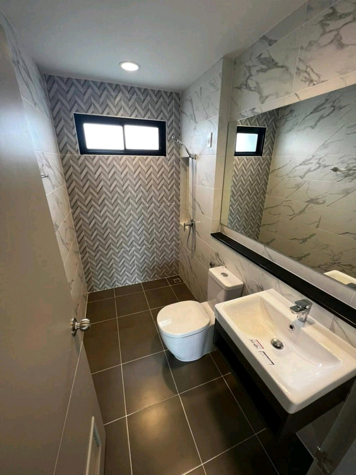 ให้เช่าทาวน์โฮมนวมินทร์ รามอินทรา : 🏡 ทาวน์โฮม 3 ชั้น หลังใหญ่ ติดถนนเมน ทำเลศักยภาพ ทำเลดี ใกล้ทางด่วน + รถไฟฟ้า เดินทางสะดวกสุดๆ