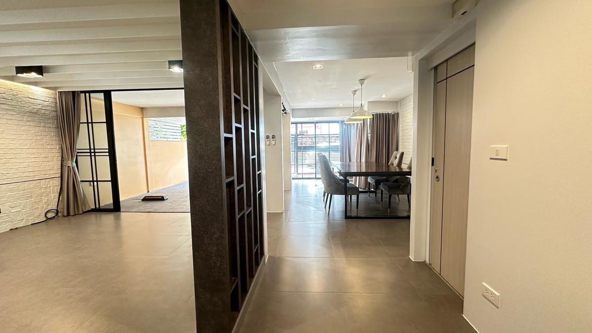 ให้เช่าบ้านสุขุมวิท อโศก ทองหล่อ : บ้านเดี่ยวทำเลเอกมัย ให้เช่า 3 ห้องนอน  house for rent ekamai 12