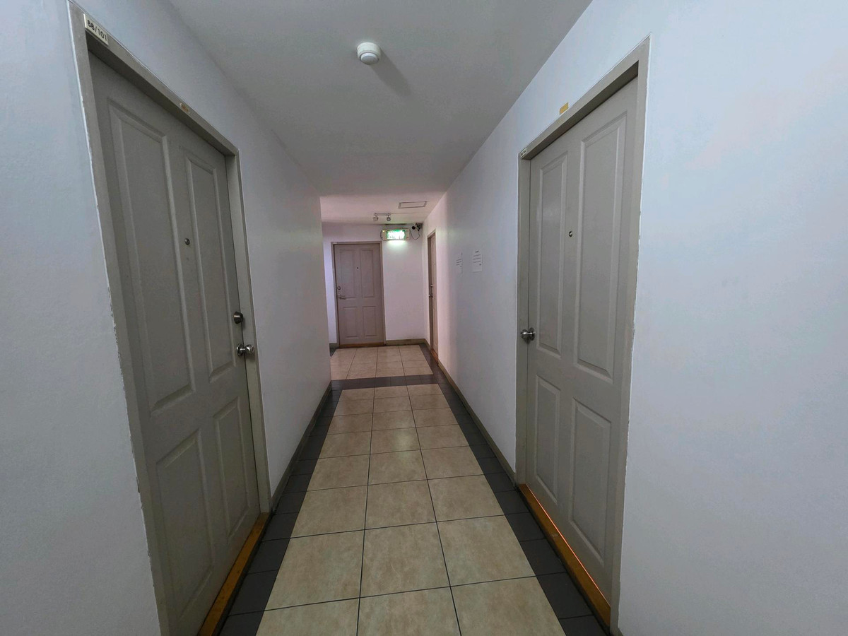 For SaleCondoSapankwai,Jatujak : For sale: Maison de Ville Pradipat 25, spacious room 32 sq m, near BTS Saphan Khwai, good location, affordable price.