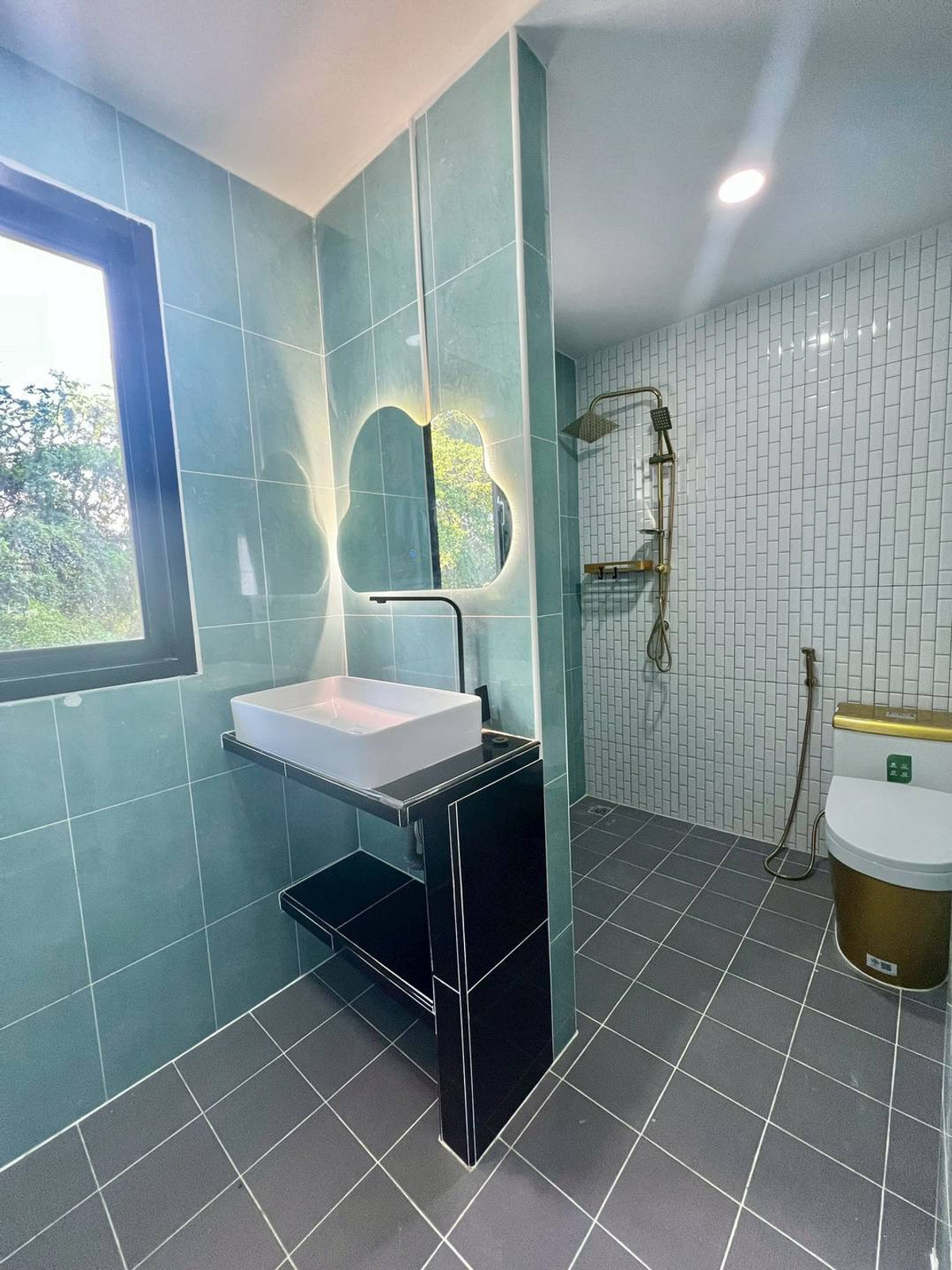 For SaleTownhomePattanakan, Srinakarin : 2-story townhome for sale, corner house, Pruksa Ville Village 50/2 Ramkhamhaeng (Soi Mistine), area 34.8 square meters, 4 bedrooms, Rat Phatthana Subdistrict, Saphan Sung District, Bangkok.