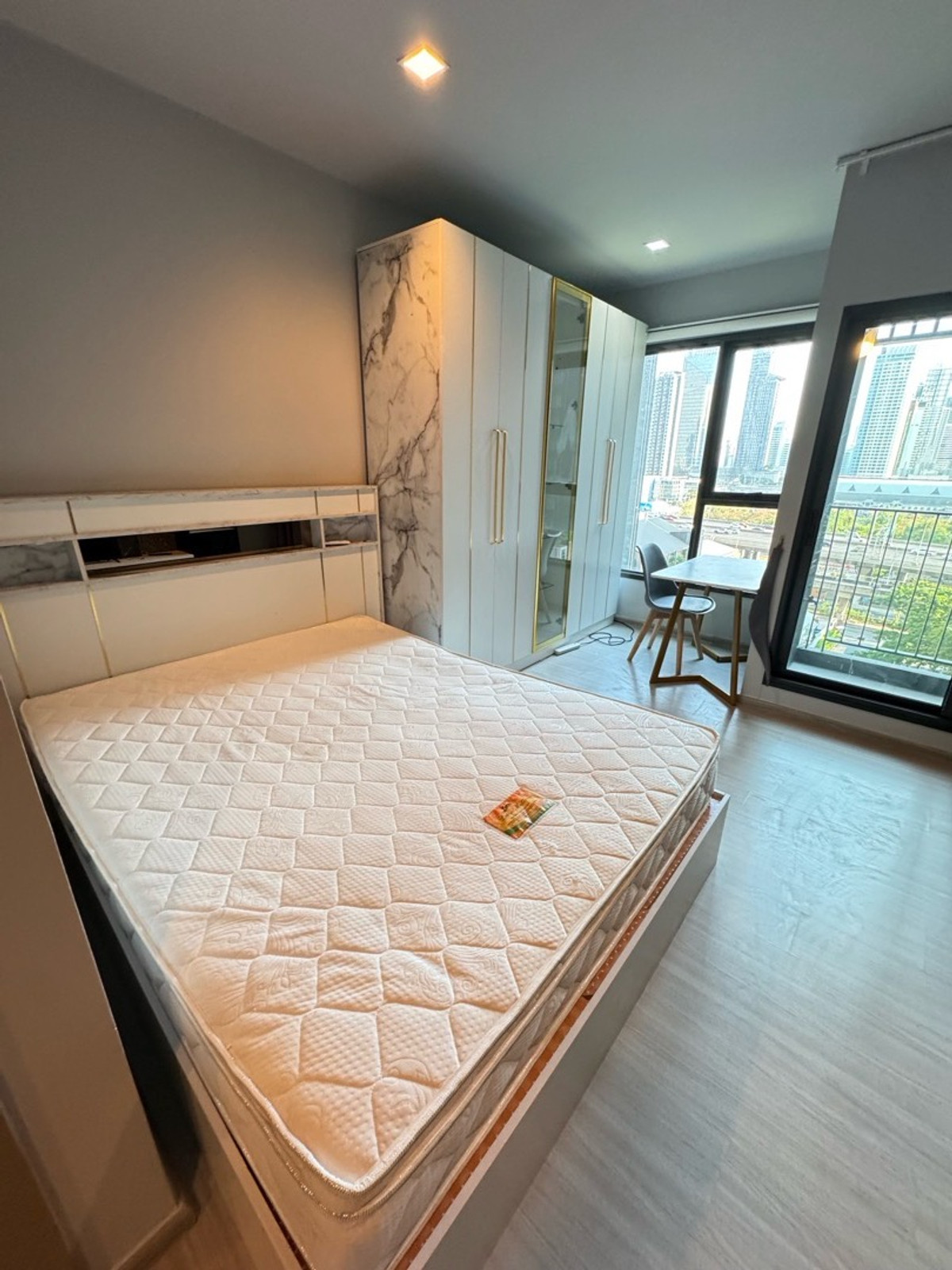 ให้เช่าคอนโดพระราม 9 เพชรบุรีตัดใหม่ RCA : Life Asoke Rama9 