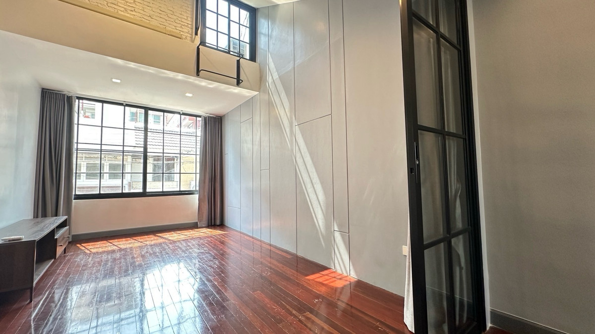 ให้เช่าบ้านสุขุมวิท อโศก ทองหล่อ : บ้านเดี่ยวทำเลเอกมัย ให้เช่า 3 ห้องนอน  house for rent ekamai 12