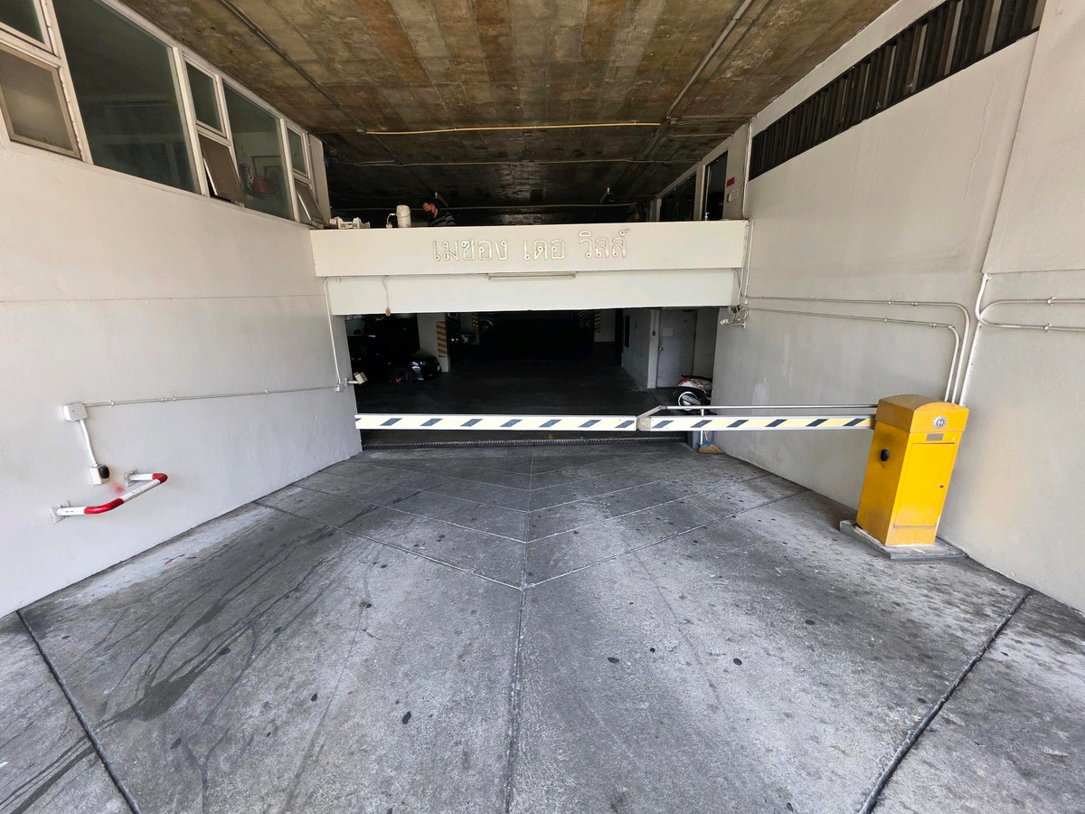 For SaleCondoSapankwai,Jatujak : For sale: Maison de Ville Pradipat 25, spacious room 32 sq m, near BTS Saphan Khwai, good location, affordable price.