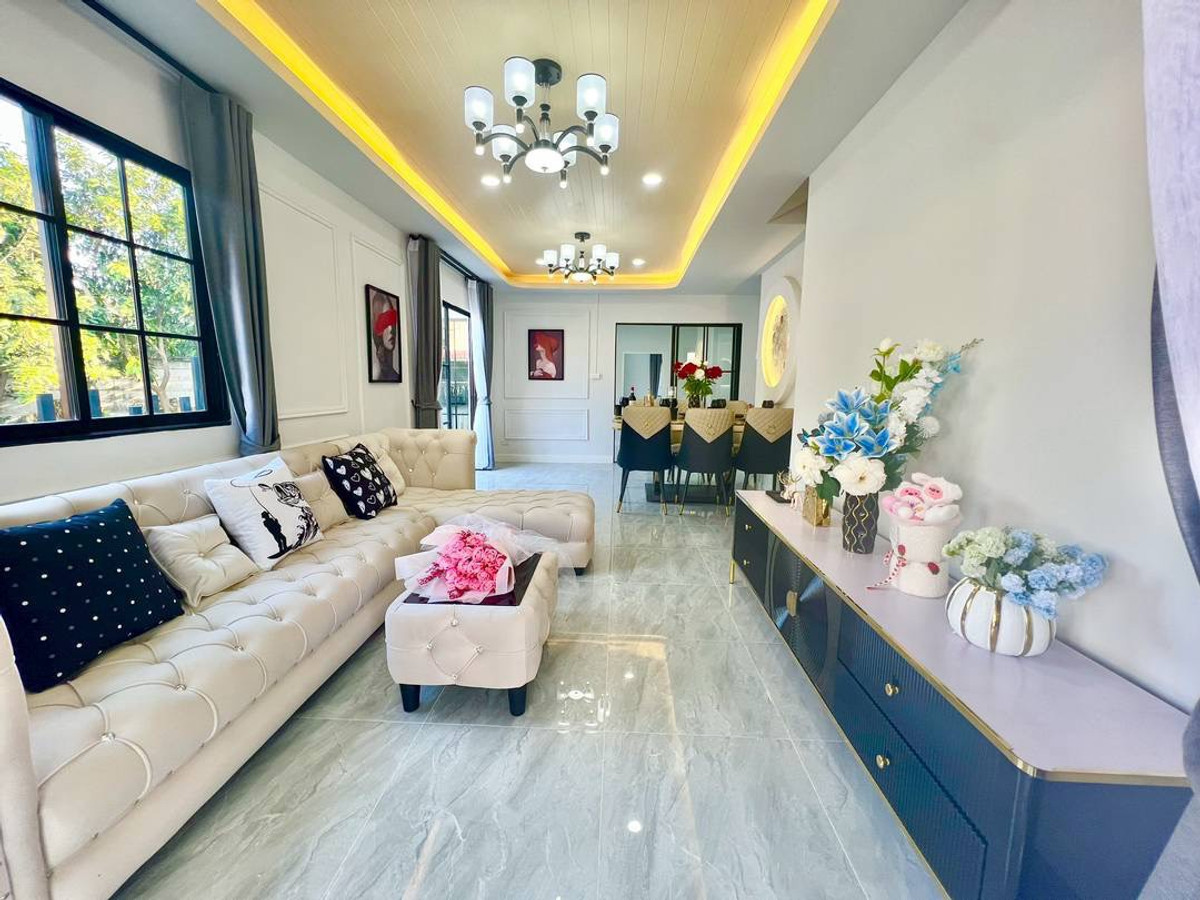 For SaleTownhomePattanakan, Srinakarin : 2-story townhome for sale, corner house, Pruksa Ville Village 50/2 Ramkhamhaeng (Soi Mistine), area 34.8 square meters, 4 bedrooms, Rat Phatthana Subdistrict, Saphan Sung District, Bangkok.