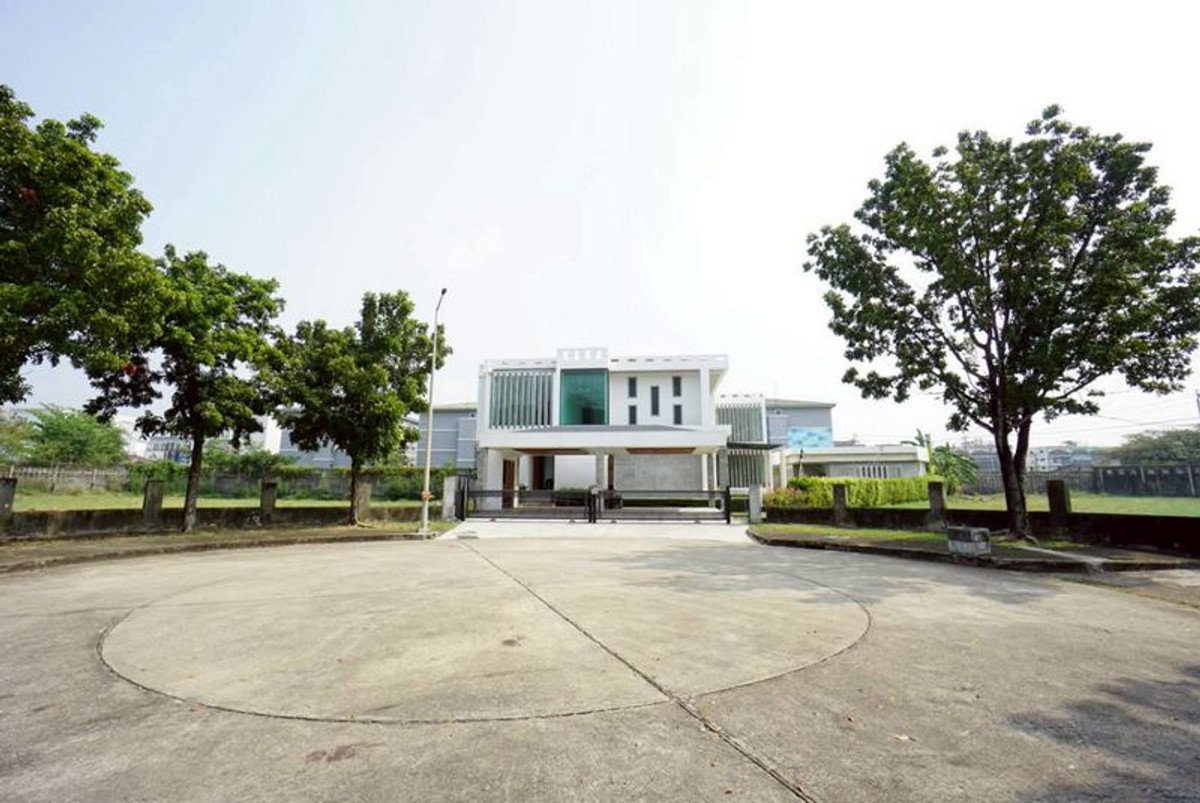 ขายบ้านนวมินทร์ รามอินทรา :  ขายบ้านเดี่ยว 260 ตารางวา หมู่บ้านปัญญาอินทรา P.1 รามอินทรา (หลังริม ไม่ติดใคร) ติดถนนปัญญาอินทรา 4 ห้องนอน 5 ห้องน้ำ แขวงบางชัน เขตคลองสามวา กรุงเทพมหานคร