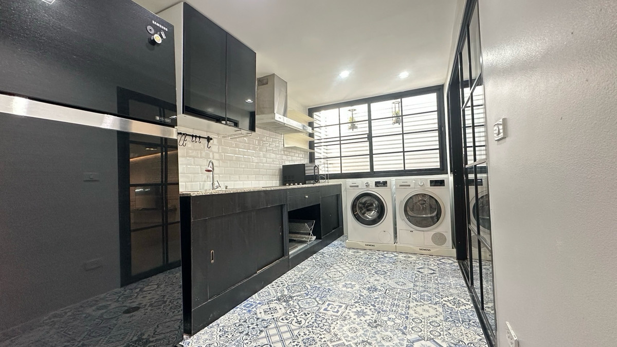 ให้เช่าบ้านสุขุมวิท อโศก ทองหล่อ : บ้านเดี่ยวทำเลเอกมัย ให้เช่า 3 ห้องนอน  house for rent ekamai 12