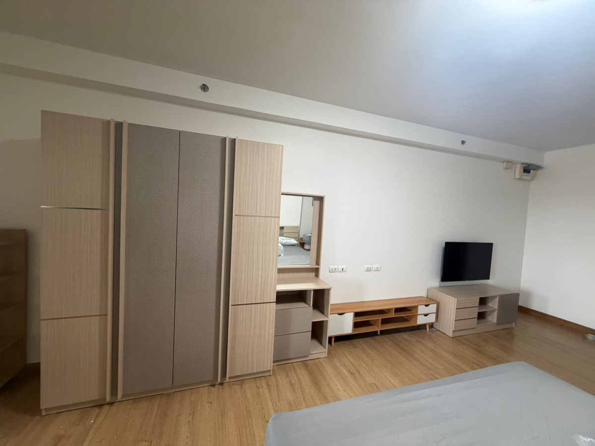 For RentCondoPattanakan, Srinakarin : Condo for rent, Supalai Park Srinakarin, beautiful room, newly decorated, fully furnished, ready to move in, next to the BTS.