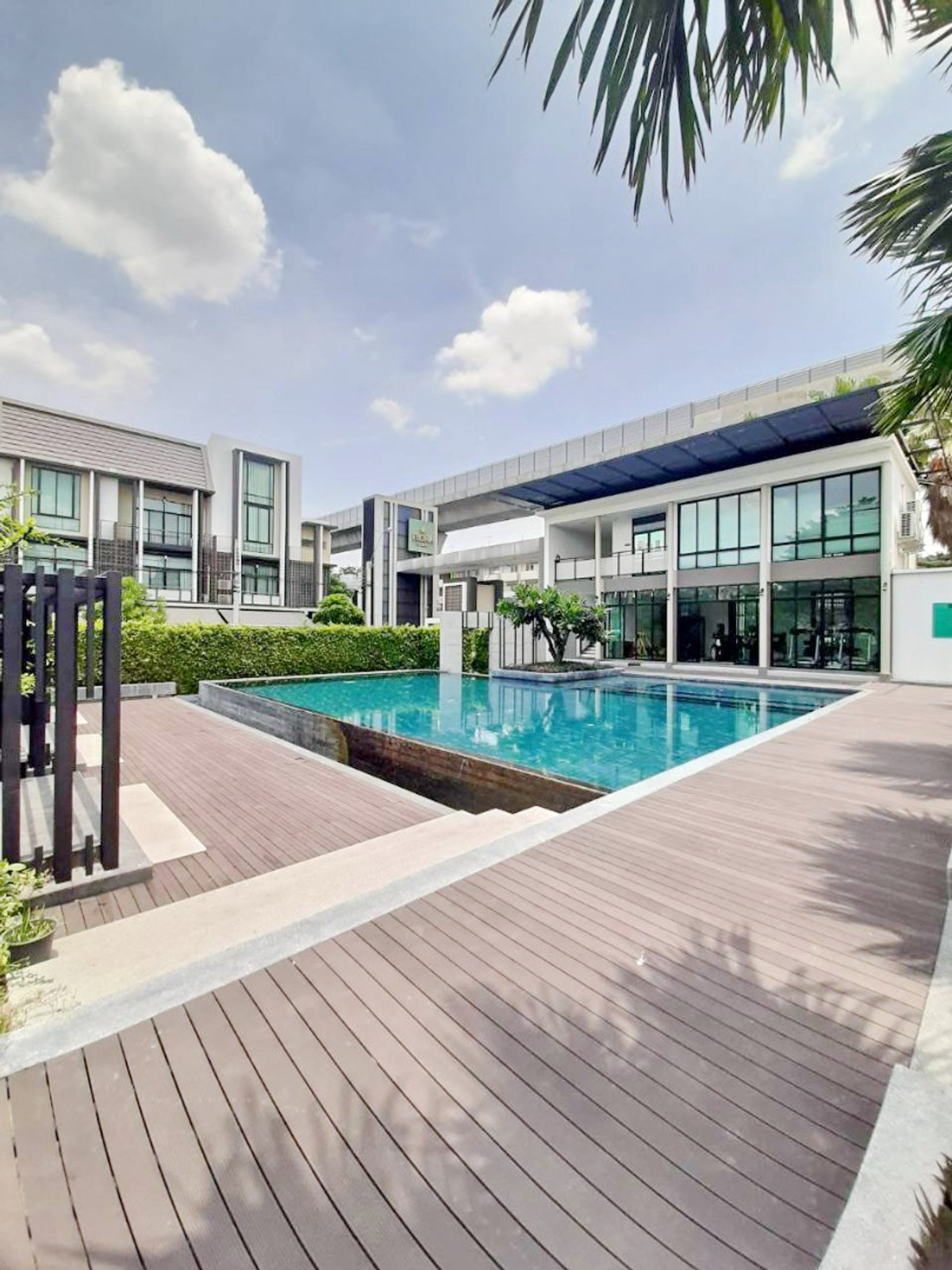 ให้เช่าทาวน์โฮมบางซื่อ วงศ์สว่าง เตาปูน : ให้เช่า บ้านทาวน์โฮมพร้อมเฟอร์นิเจอร์ บิ้วอิน หลังมุม หมู่บ้านฟลอร่าวงศ์สว่าง 