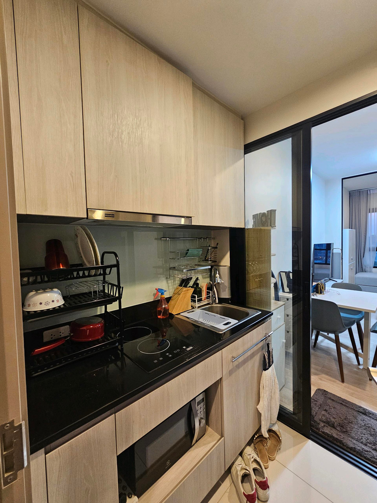 ขายคอนโดบางนา แบริ่ง ลาซาล : ห้องสวย พร้อมอยู่ ชั้น 28 ขนาด 1 นอน 1 น้ำ 35 ตรม.
✨ วิวสระ + วิวเมือง + วิวหมู่บ้านเลคไซด์ วิลล่า (โล่ง ไม่บล็อก)